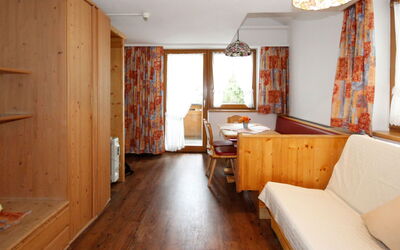Accommodation:&nbsp;Falkner 100.9
