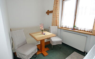 Accommodation:&nbsp;Falkner 100.1