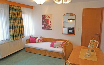Accommodation:&nbsp;Falkner 100.7