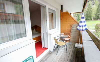 Accommodation:&nbsp;Falkner 100.11