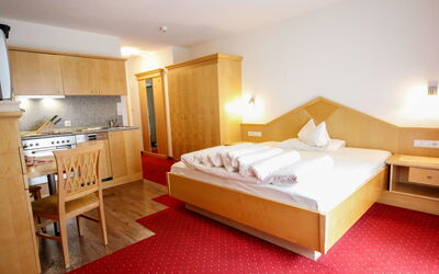 Accommodation:&nbsp;Falkner 100.11