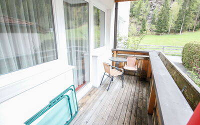 Accommodation:&nbsp;Falkner 100.12