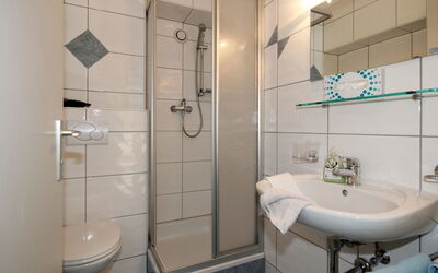 Accommodation:&nbsp;Falkner 100.1