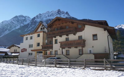 Accommodation:&nbsp;Falkner 100.20