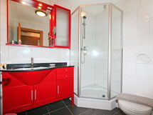 Accommodation:&nbsp;Falkner 100.7