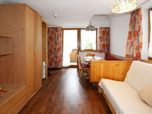 Accommodation:&nbsp;Falkner 100.9