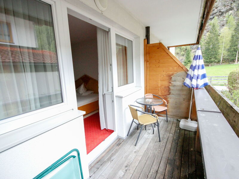 Accommodation:&nbsp;Falkner 100.11