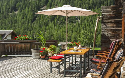 Sölden 200: Table, Furniture, Plant, Property, Flowerpot, Outdoor Furniture, Shade, Outdoor Table, Building, Wood