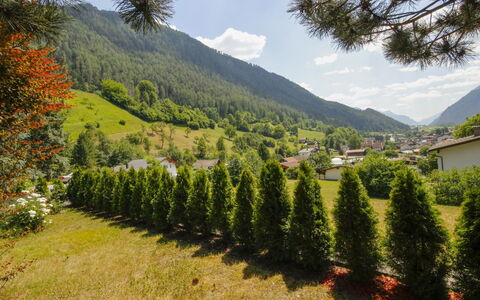 Mader: Plant, Sky, Cloud, Plant Community, Mountain, Tree, Natural Landscape, Highland, Larch, Land Lot
