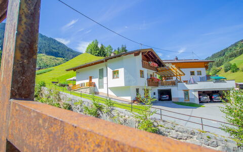 Voräule: Sky, Plant, Cloud, Building, Window, Mountain, House, Tree, Land Lot, Slope