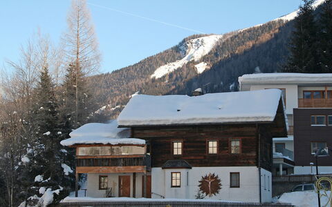 Elis: Sky, Building, Snow, Property, Window, Mountain, House, Plant, Tree, Slope