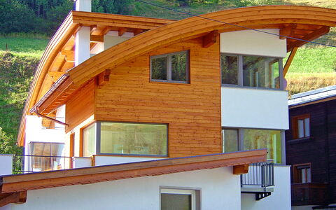 Höferau: Window, Property, Building, Green, Wood, Cottage, Plant, Siding, Roof, Shade
