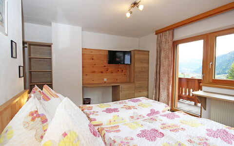 Werner: Bedroom, Bed, Room, Furniture, Bed Sheet, Property, Bed Frame, Bedding, Floor, Interior Design
