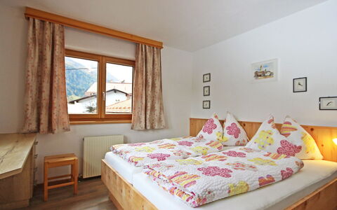 Werner: Bedroom, Bed, Room, Furniture, Property, Bed Sheet, Bed Frame, Mattress, Bedding, Interior Design