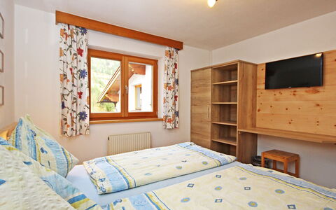 Werner: Bedroom, Bed, Room, Property, Furniture, Bed Sheet, Bed Frame, Interior Design, Wall, Building