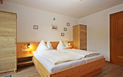 Werner: Bedroom, Bed, Furniture, Room, Mattress, Property, Bed Frame, Bed Sheet, Floor, Hardwood