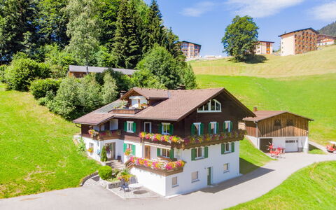 Schruns 25: Plant, Building, Property, Sky, Cloud, Window, Tree, Land Lot, House, Urban Design