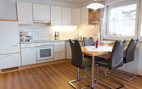 Trummer: Furniture, Countertop, Room, Property, Kitchen, Cabinetry, Floor, Interior Design, Wood Flooring, Building