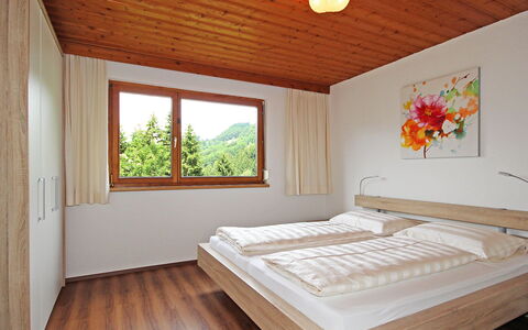 Trummer: Bedroom, Bed, Room, Furniture, Property, Ceiling, Interior Design, Wood Flooring, Bed Frame, Floor