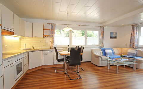 Trummer: Room, Furniture, Floor, Property, Wood Flooring, Building, Interior Design, Hardwood, Ceiling, Daylighting
