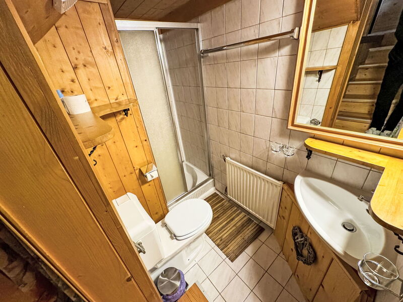 Accommodation:&nbsp;Helmreich 150.4