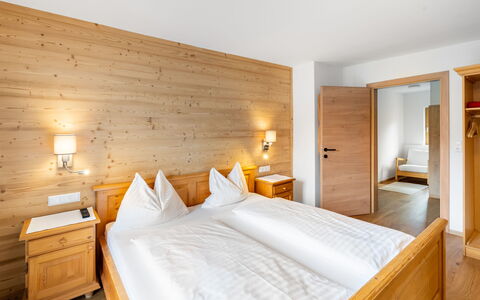 Bergerlodge: Furniture, Building, Property, Comfort, Cabinetry, Wood, Bed Frame, Interior Design, Orange, Lighting
