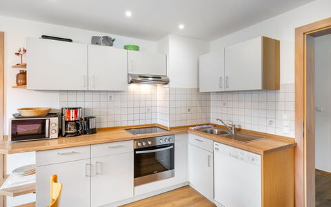 Bergerlodge: Cabinetry, Countertop, Property, Sink, Kitchen, Kitchen Stove, Tap, Wood, Kitchen Appliance, Kitchen Sink