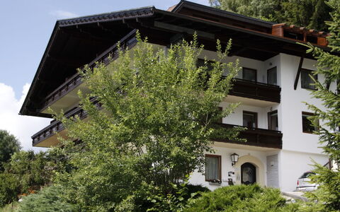 Edelweiss: Sky, Building, Window, Cloud, Tree, House, Plant, Grass, Cottage