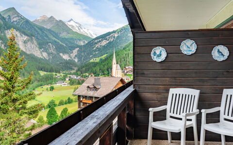Heiligenblut 10: Building, Cloud, Sky, Property, Mountain, Plant, Chair, House, Tree, Wood