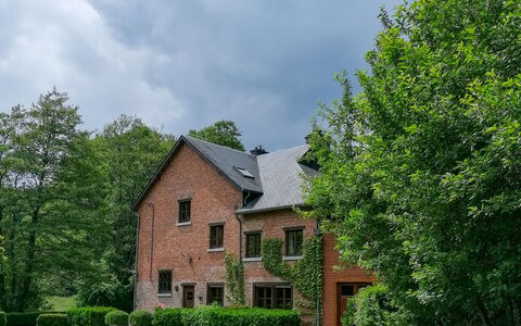 La Rochette: Cloud, Plant, Sky, Building, Window, Tree, Natural Landscape, House, Grass, Cottage