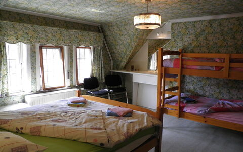 Poperinge: Bedroom, Room, Bed, Furniture, Property, Interior Design, Bed Frame, Ceiling, Building, House