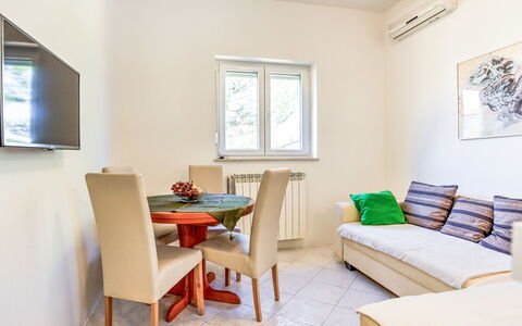 Accommodation:&nbsp;File 425.1