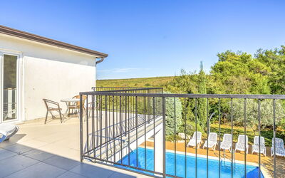 Umag Zambratija 425: Real Estate, Property, House, Building, Home, Sky, Swimming Pool, Estate, Facade, Room