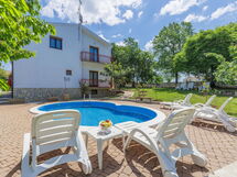 Accommodation:&nbsp;Ana 600.3