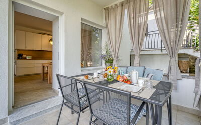 Accommodation:&nbsp;Emil 105.3