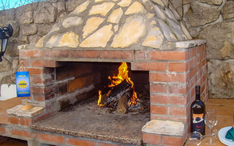 Villa More: Wood, Heat, Brickwork, Brick, Bottle, Sky, Gas, Masonry Oven