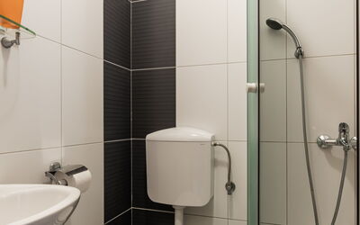 Accommodation:&nbsp;Kate 405.3