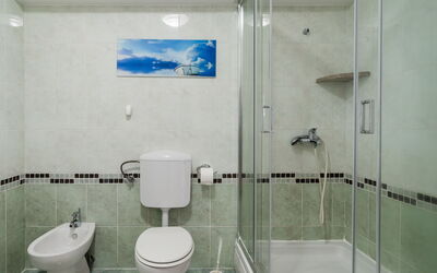 Accommodation:&nbsp;Kate 405.1