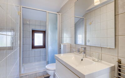 Accommodation:&nbsp;Damir 135.3