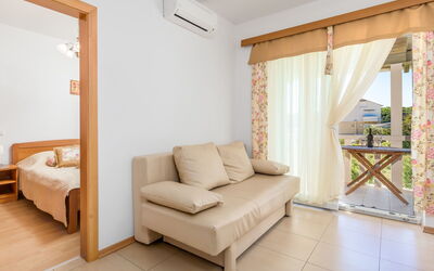 Ivan 2 301.2: Room, Furniture, Property, Interior Design, Building, Living Room, Floor, Real Estate, House, Suite