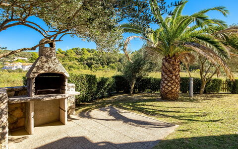 Rab Rab 310: Sky, Plant, Shade, Grass, Tree, Leisure, Natural Landscape, Woody Plant, Landscape, Real Estate