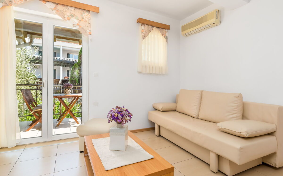 Accommodation:&nbsp;Mare 8 620.8