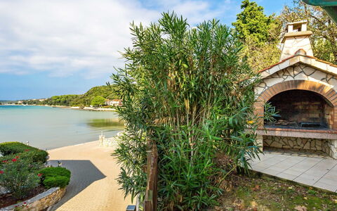 Lucija: Nature, Blue, Vegetation, Property, Real Estate, Green, Tree, Sky, Home, Architecture