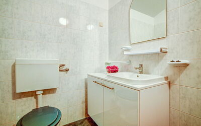 Accommodation:&nbsp;Melandura 110.4