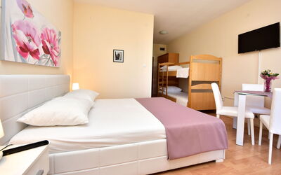 Accommodation:&nbsp;Melandura 110.3