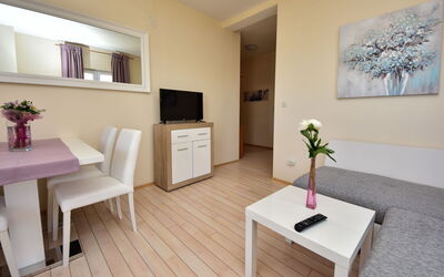 Accommodation:&nbsp;Melandura 110.5