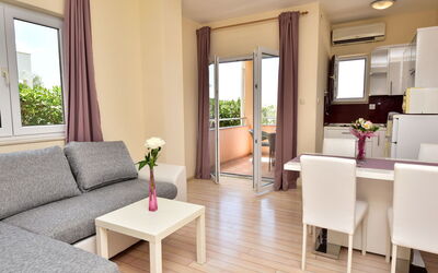 Accommodation:&nbsp;Melandura 110.1