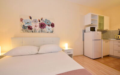 Accommodation:&nbsp;Melandura 110.2