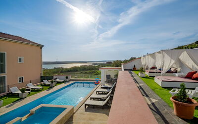 Accommodation:&nbsp;Melandura 110.8