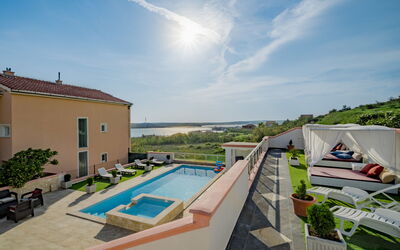 Accommodation:&nbsp;Melandura 110.8